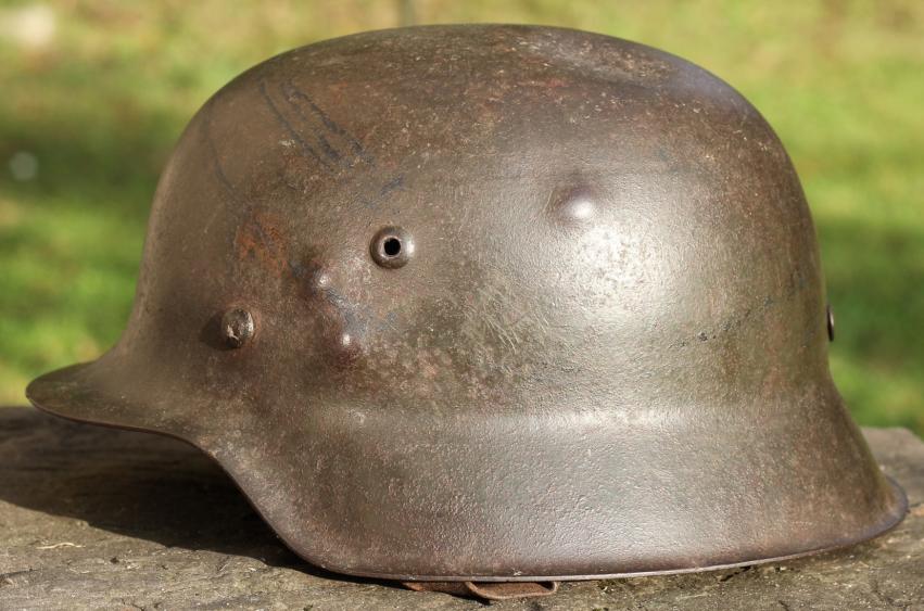 German helmet. Каска в битве. Helmet Battle Damage.