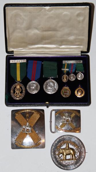 VICTORIAN DUMBARTON RIFLE VOLUNTEERS ( DRV ) - ARGYLL & SUTHERLAND HLDRS.  - OFFICERS GROUPING .  MEDALS, PLAID BROOCH, CROSS BELT PLATE & DIRK BELT BUCKLE SET