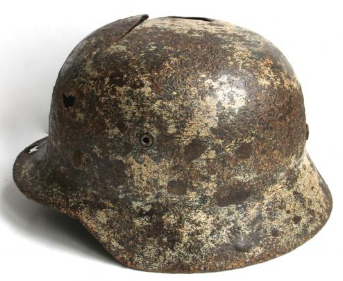 GERMAN M40 SINGLE DECAL SNOW CAMO HELMET - BATTLE DAMAGED