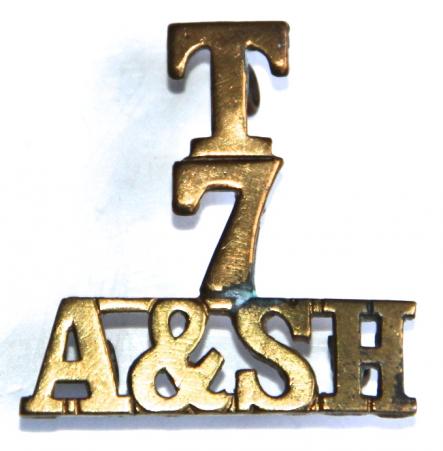 WW1 T 7 ARGYLL & SUTHERLAND HLDRS BRASS SHOULDER TITLE