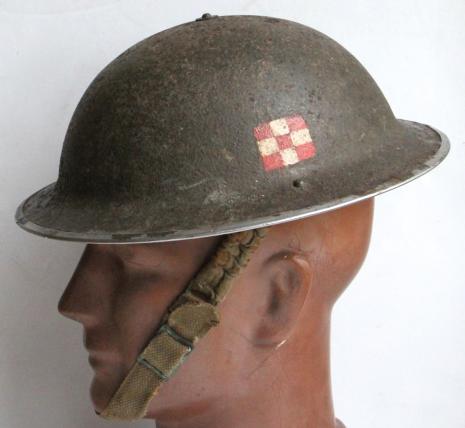 WW2 CALGARY HLDRS. TOMMY HELMET WITH REGIMENTAL FLASH