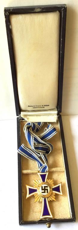 GERMAN 3RD REICH MOTHERS CROSS GOLD AWARD - BOXED