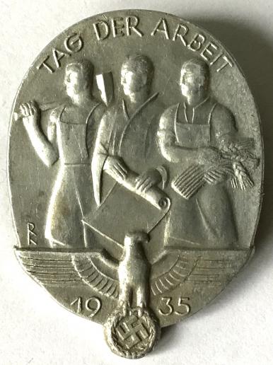 GERMAN 1935 LABOUR DAY BADGE ( TAG DER ARBEIT ).