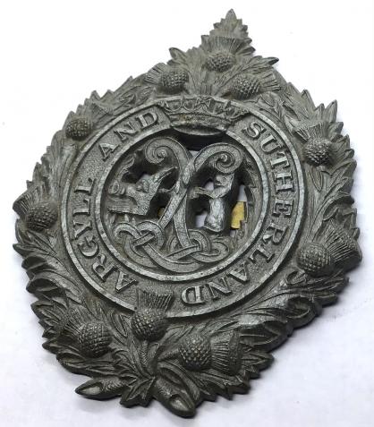 WW2 ARGYLL & SUTHERLAND HIGHLANDERS PLASTIC ECONOMY BADGE