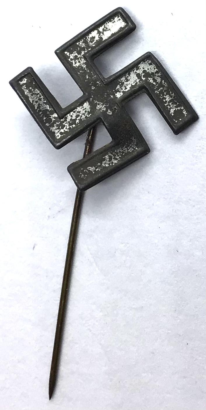 WW2 GERMAN SWASTIKA STICK PIN