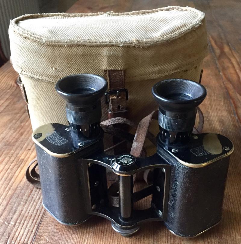 BOER WAR / WW1 - ARGYLL & SUTHERLAND HLDRS. - OFFICERS -ZEISS BINOCULARS WITH TAN TROPICAL COVERED CASE. DUNDEE MAKER