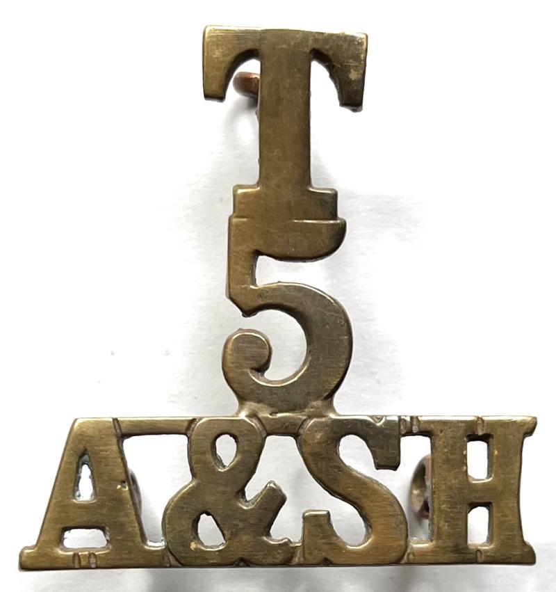 WW1 T5 A&SH ( ARGYLL & SUTHERLAND HLDRS. ) BRASS SHOULDER TITLE