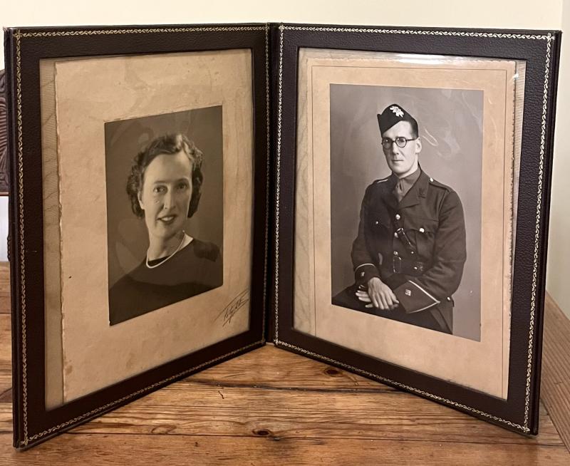 WW1 BLACK WATCH OFFICER CABINET  PHOTO IN LEATHER FRAME