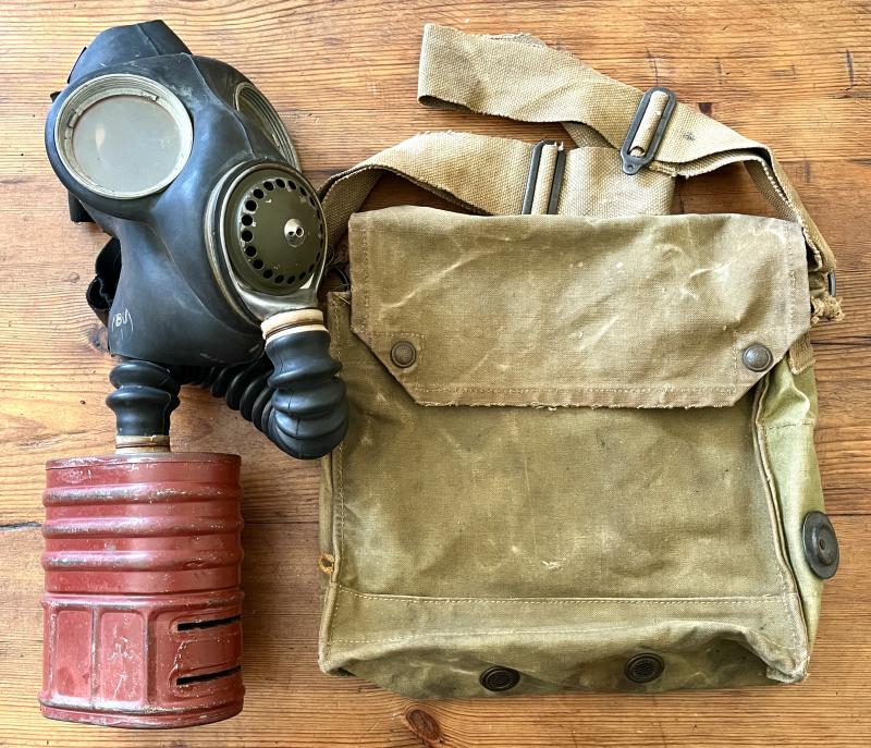 WW2 BRITISH 1941 GAS MASK & HAVERSACK