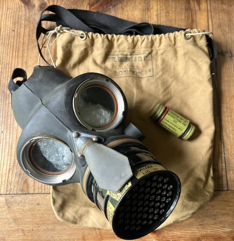 WW2 SIEBE GORMAN 1939 DTD HOME FRONT, CIVIL DEFENCE / ARP ISSUE GAS MASK
