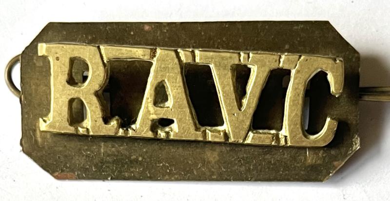 ROYAL ARMY VETINARY CORPS (RAVC) BRASS SHOULDER TITLE