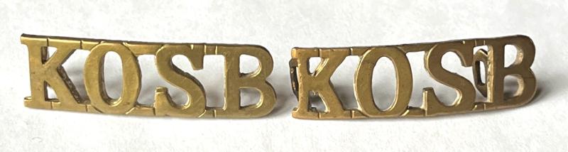 WW1 - KOSB (KINGS OWN SCOTTISH BORDERERS) SHOULDER TITLES PAIR