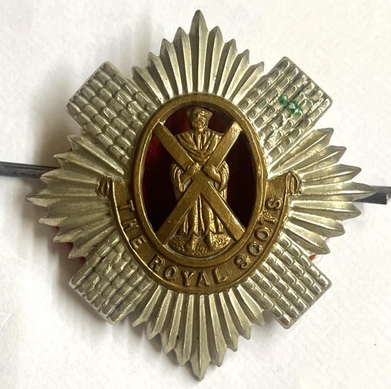 WW1 ROYAL SCOTS CAP BADGE C/W RED FELT/ SHAPED