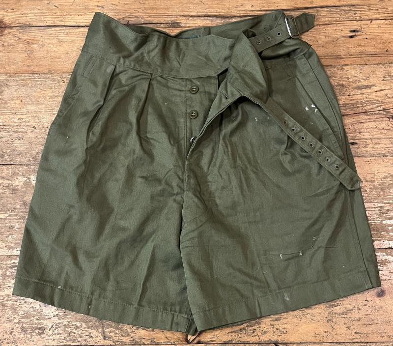 BRITISH 1950 PATTERN JUNGLE GREEN DRILL SHORTS - 1957 DATED