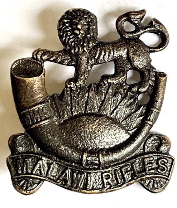 MALAWI RIFLE BLACKENED CAP BADGE - POTTERS ALDERSHOT