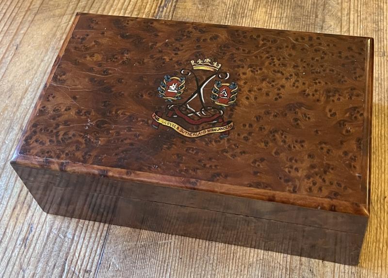 ARGYLL & SUTHERLAND HIGHLANDERS WALNUT CIGAR BOX