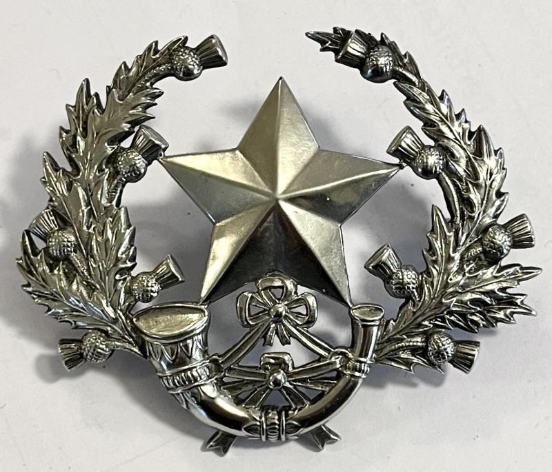 CAMERONIANS - OFFICERS CAST SILVER CAP BADGE - HOBSON & SONS