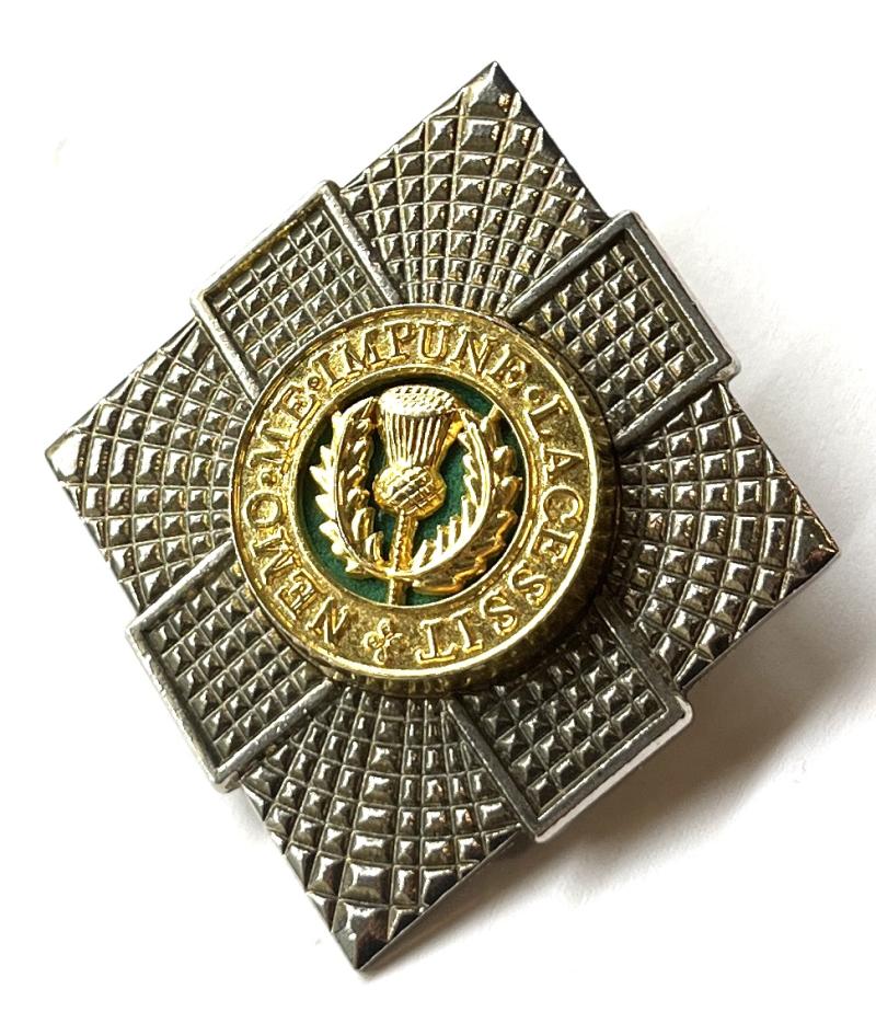 ROYAL SCOTS OFFICERS SILVER / GILT DIAMOND CUT CAP BADGE