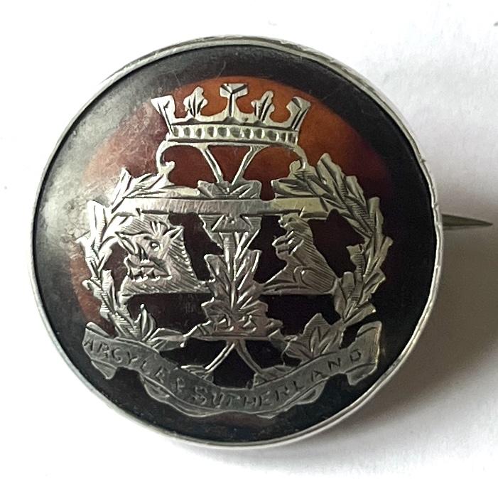WW1 ARGYLL & SUTHERLAND HIGHLANDERS 1915 BIRMINGHAM SILVER & TORTOISE SWEET HEART BADGE