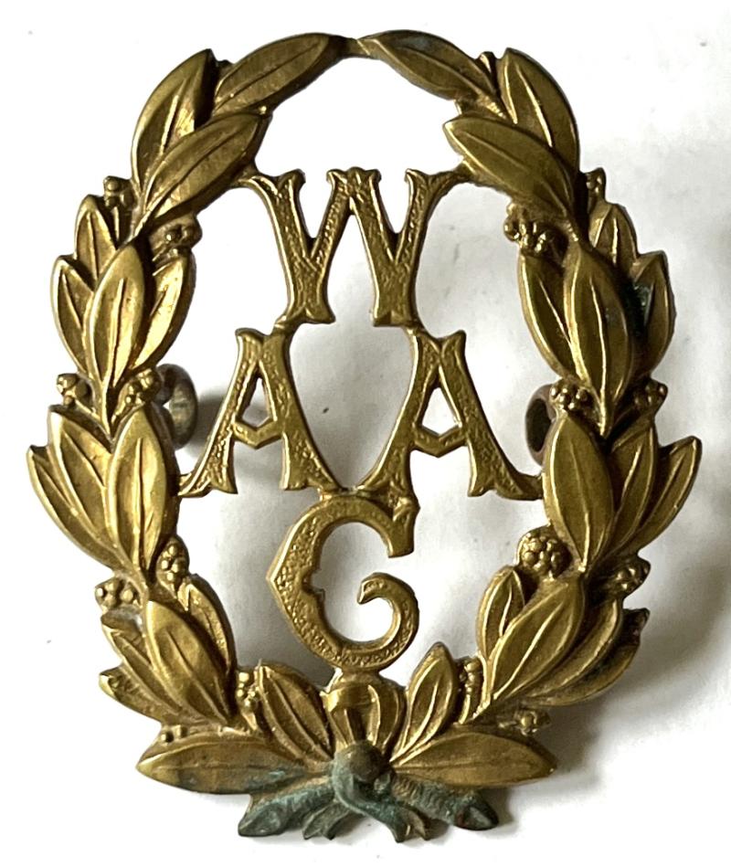 WW2 - W.A.A.C. - NUMBERED AND MAKER MKD. CAP BADGE