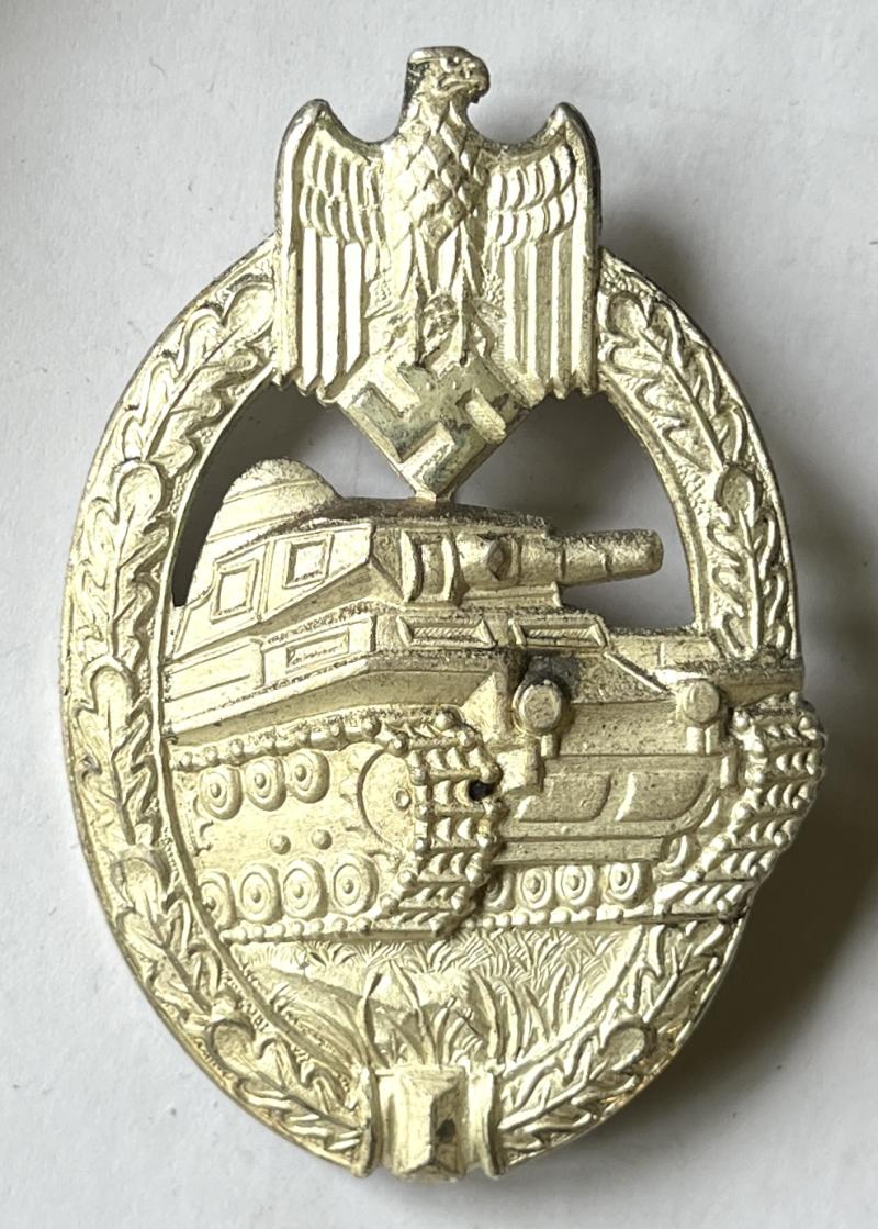 WW2 GERMAN - PANZER ASSAULT BADGE IN SILVER - MINT