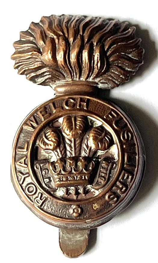WW1 - ROYAL WELCH FUSILIERS BRONZE CAP BADGE