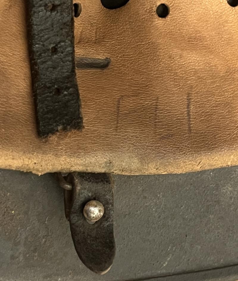 WW2 - GERMAN LUFTWAFFE - M40 RE -ISSUE HELMET