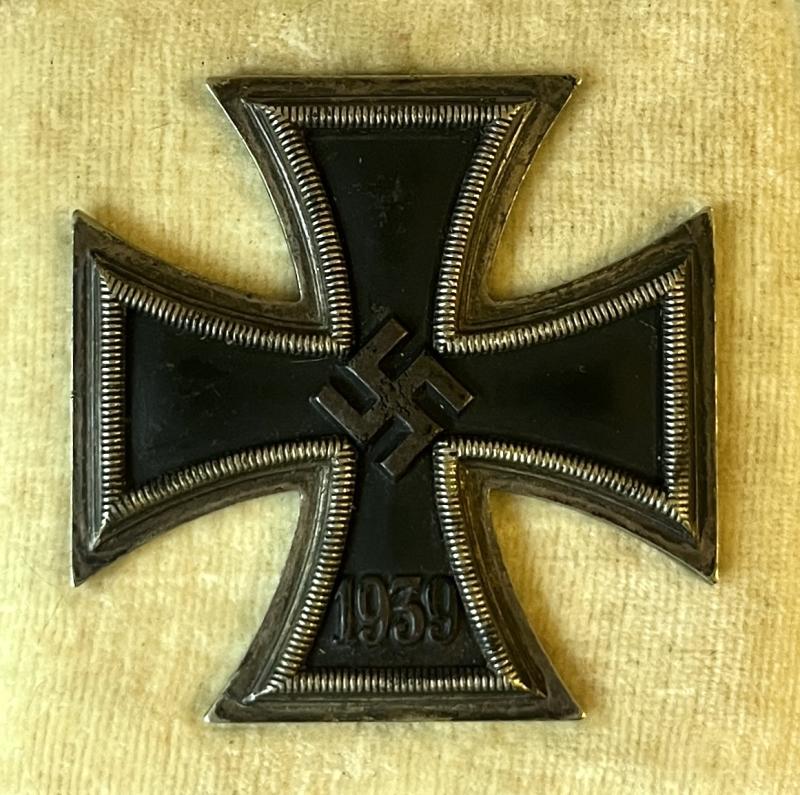 GERMAN EK1 ( IRON CROSS ) - CASED - K & Q