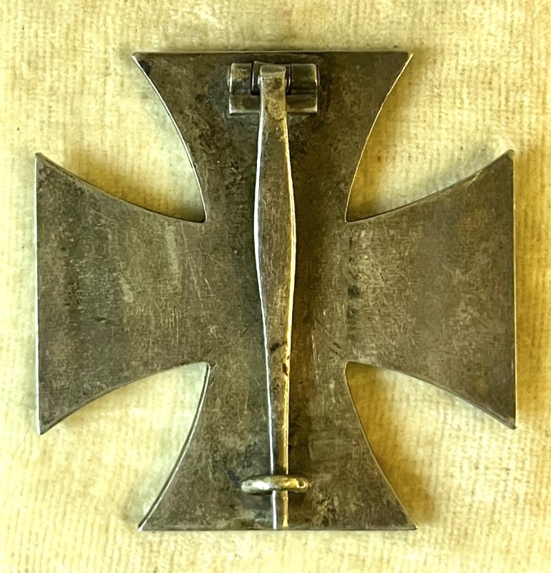 GERMAN EK1 ( IRON CROSS ) - CASED - K & Q