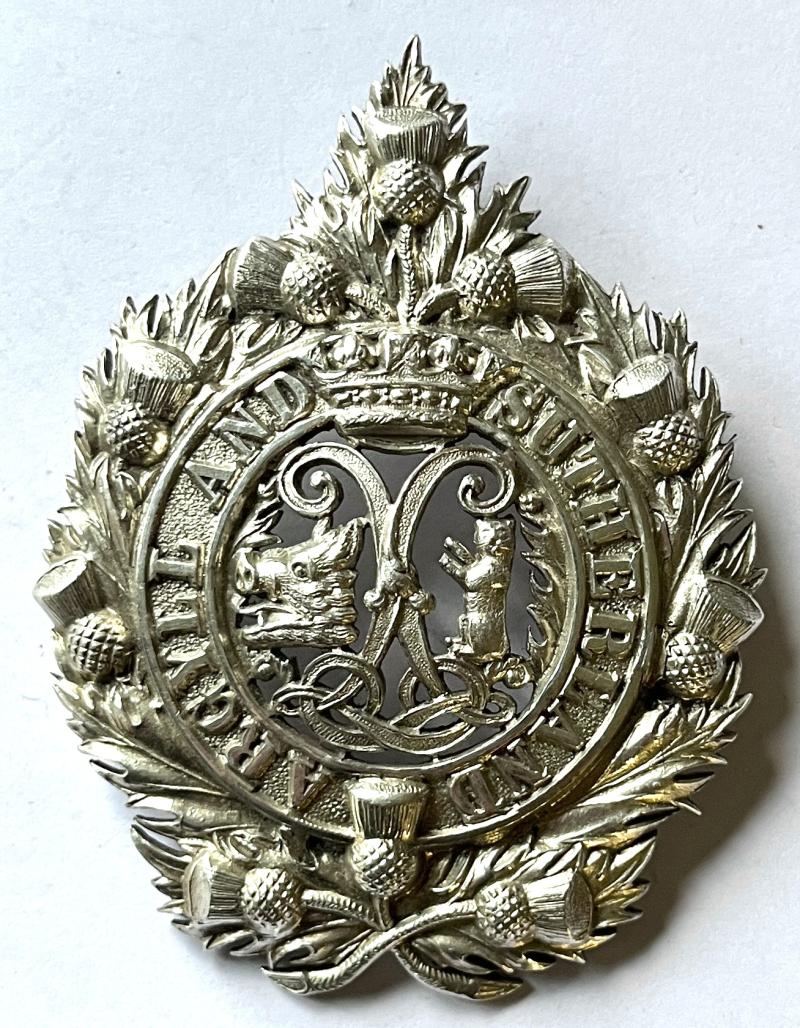 WW1 - ARGYLL & SUTHERLAND HLDRS. - 1914 BIRMINGHAM CAST SILVER DIAMOND CUT OFFICERS CAP BADGE