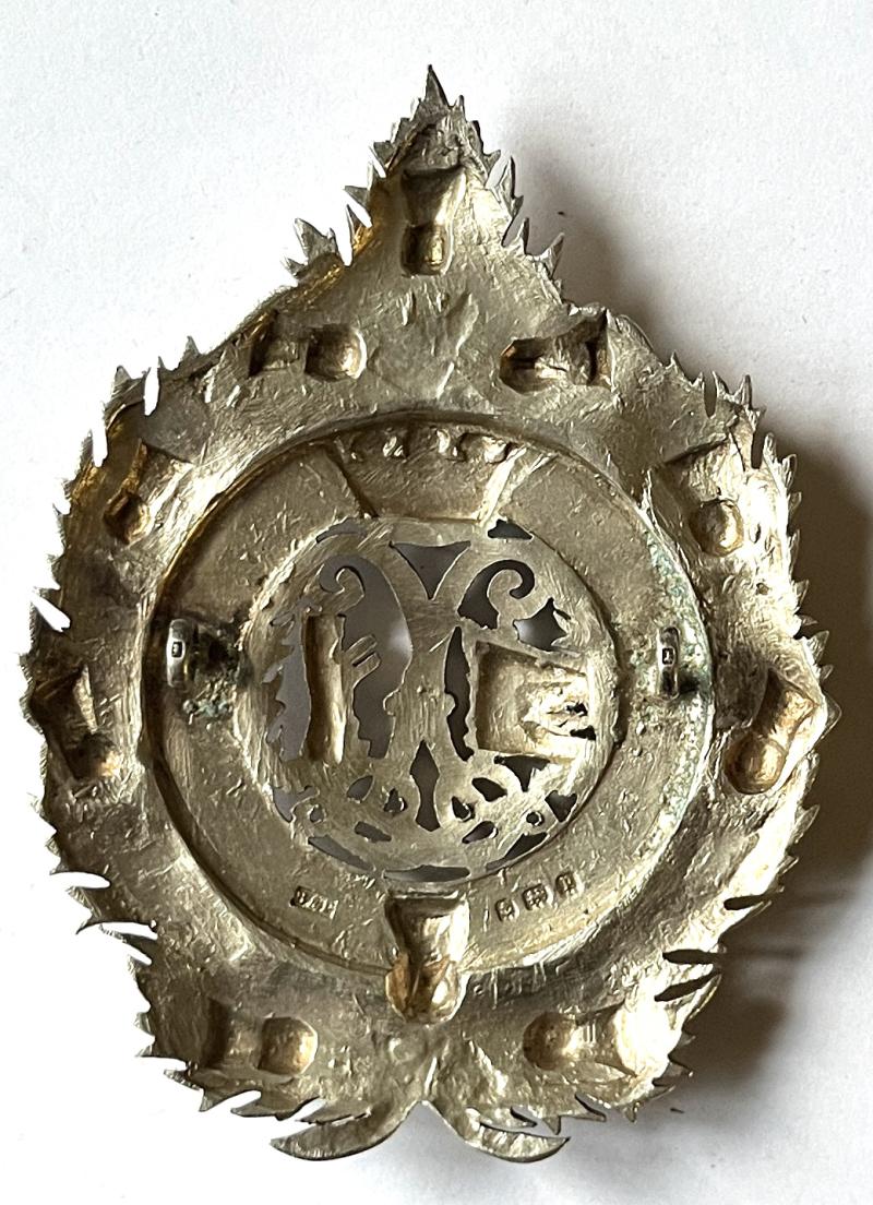 WW1 - ARGYLL & SUTHERLAND HLDRS. - 1914 BIRMINGHAM CAST SILVER DIAMOND CUT OFFICERS CAP BADGE
