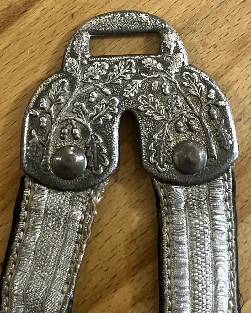 GERMAN WW2 - OFFICERS DE LUXE PATTERN DAGGER HANGERS