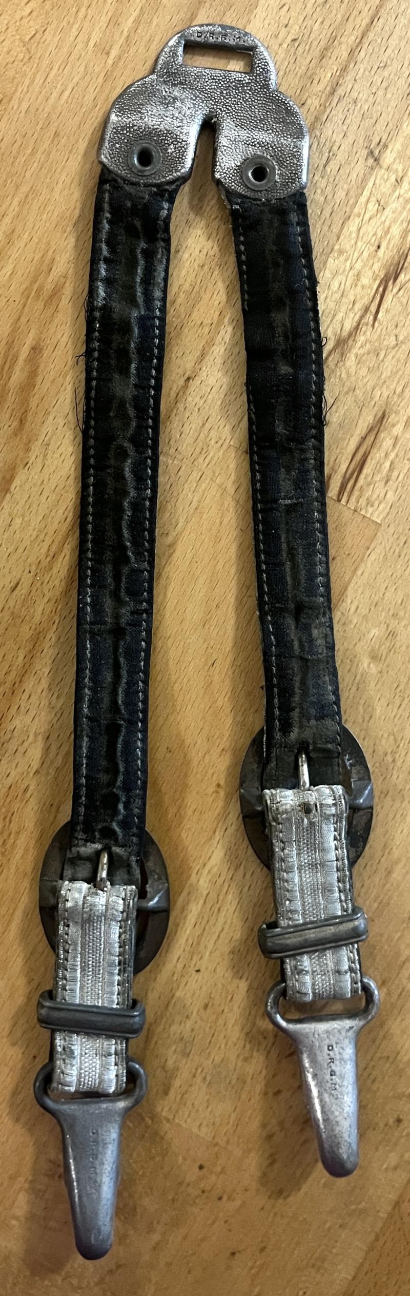 GERMAN WW2 - OFFICERS DE LUXE PATTERN DAGGER HANGERS