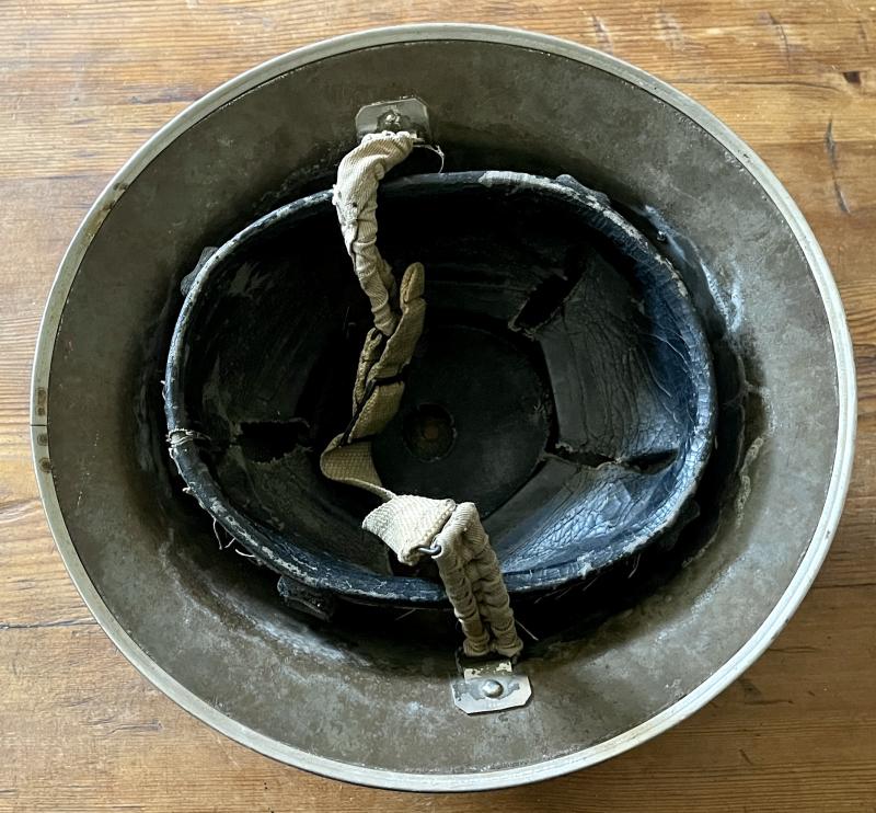 WW2 - W.V. S. ( WOMENS VOLUNTARY SERVICE ) TOMMY HELMET - ATTRIBUTED