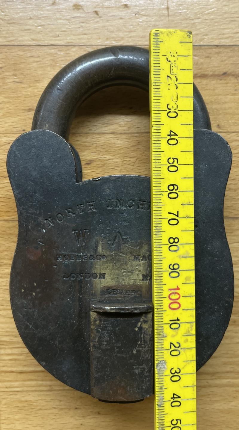 WW1 - RIVER FORTH GUN BATTERY - INCHKEITH ISLAND ARMOURY PADLOCK WITH KEY