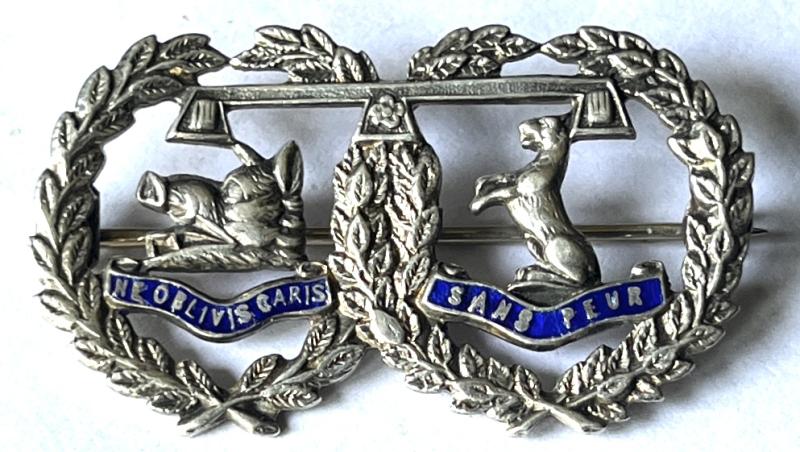 WW1 - ARGYLL & SUTHERLAND HLDRS.  STERLING SILVER /ENAMEL SWEETHEART BADGE