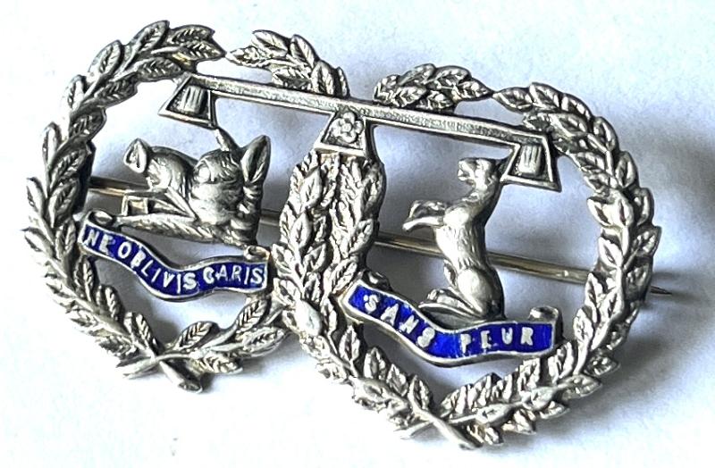 WW1 - ARGYLL & SUTHERLAND HLDRS. STERLING SILVER /ENAMEL SWEETHEART BADGE