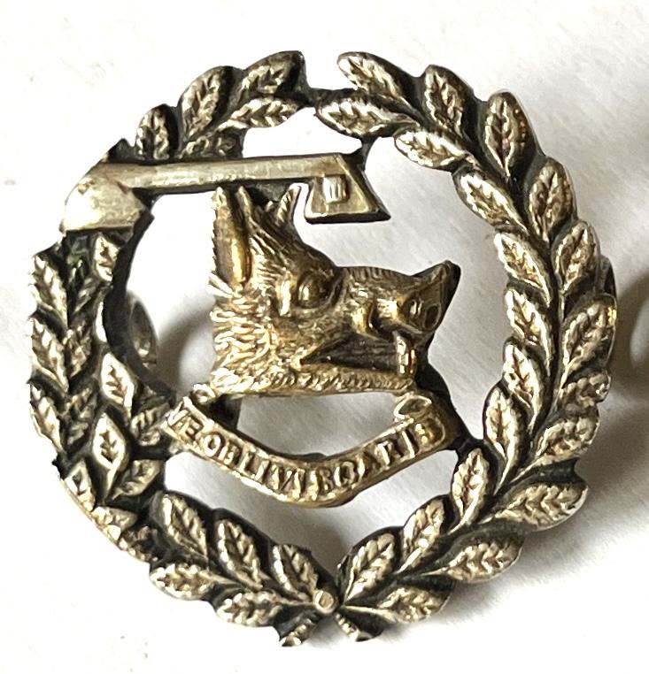 ARGYLLSHIRE (ARGYLL & SUTHERLAND HLDRS. )  OFFICERS SILVER COLLAR BADGE