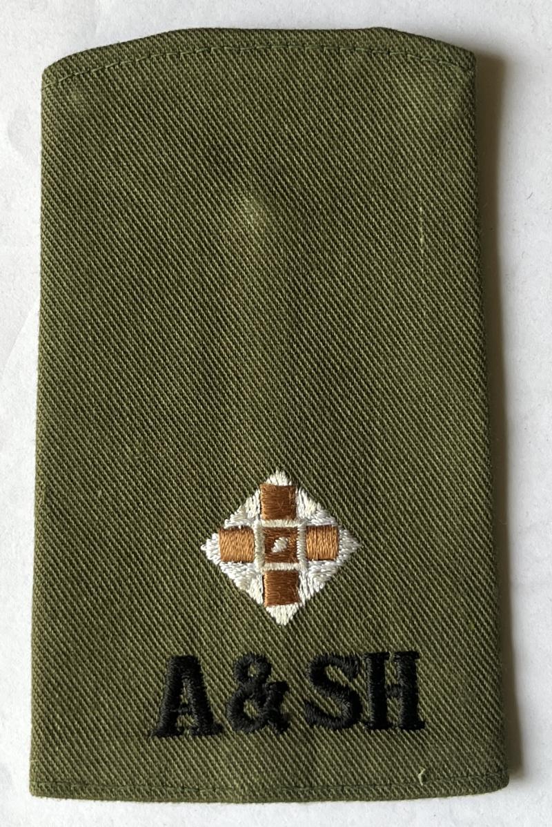 ARGYLL & SUTHERLAND HLDRS SECOND LIEUTENANT JUNGLE GREEN SHOULDER SLIDE