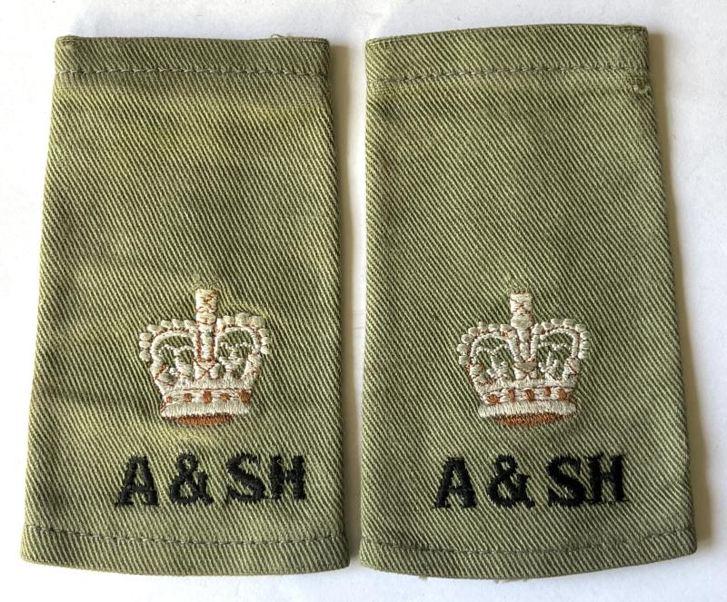 ARGYLL & SUTHERLAND HLDRS. - MAJOR’S OLIVE GREEN SHOULDER SLIDE PAIR
