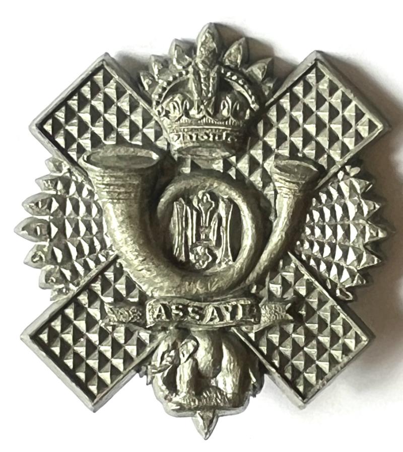 WW2 HLI (HIGHLAND LIGHT INFANTRY) PLASTIC ECONOMY CAP BADGE