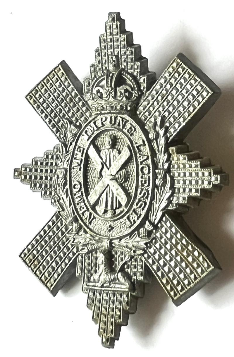 WW2 BLACK WATCH PLASTIC  ECONOMY CAP BADGE