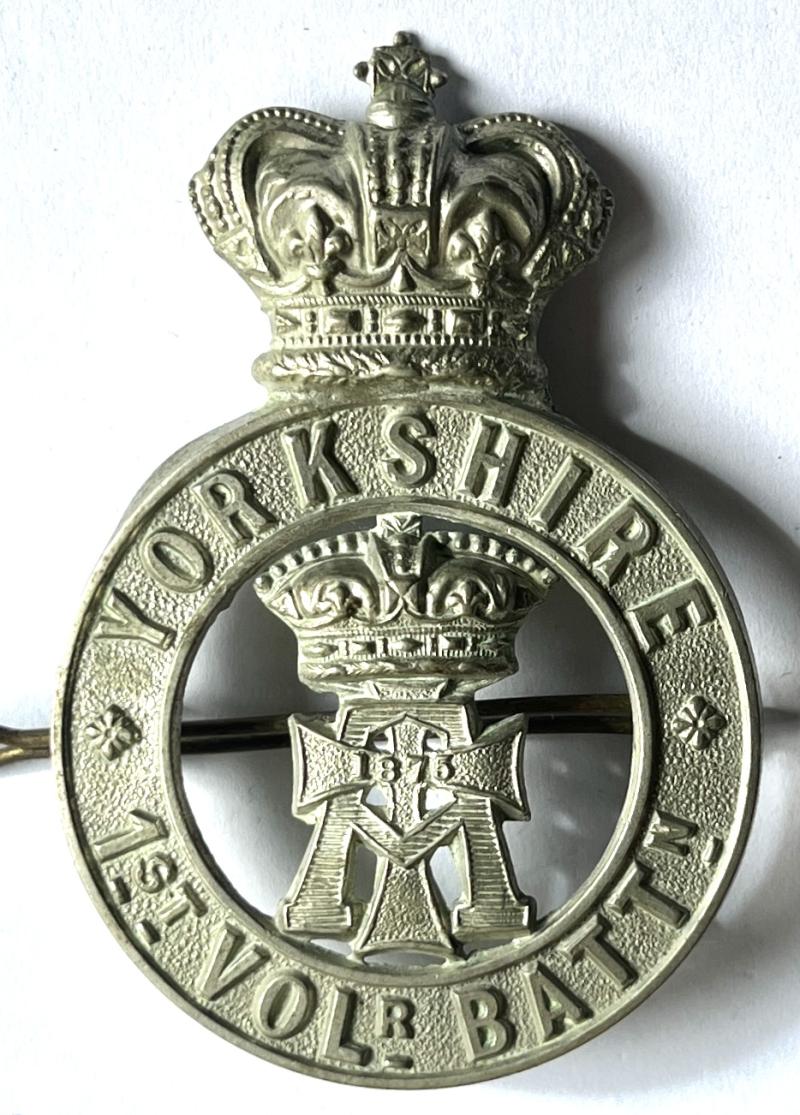 VICTORIAN 1ST VOLUNTEER BTN. YORKSHIRE ( GREEN HOWARDS )  GLENGARRY BADGE-1885