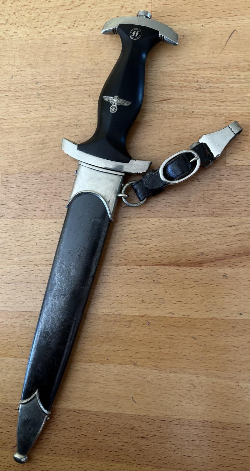 WW2 GERMAN - S.S. MANS DAGGER  -1933 - RBT. KLASS C/W ORIGINAL HANGER