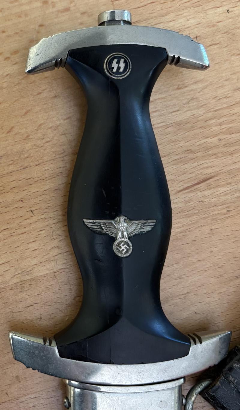WW2 GERMAN - S.S. MANS DAGGER -1933 - RBT. KLASS C/W ORIGINAL HANGER