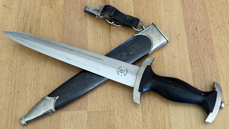 WW2 GERMAN - S.S. MANS DAGGER -1933 - RBT. KLASS C/W ORIGINAL HANGER
