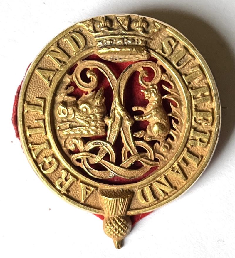 ARGYLL & SUTHERLAND HLDRS. -  INDIA SERVICE HELMET - OFFICERS GILT CAP  BADGE
