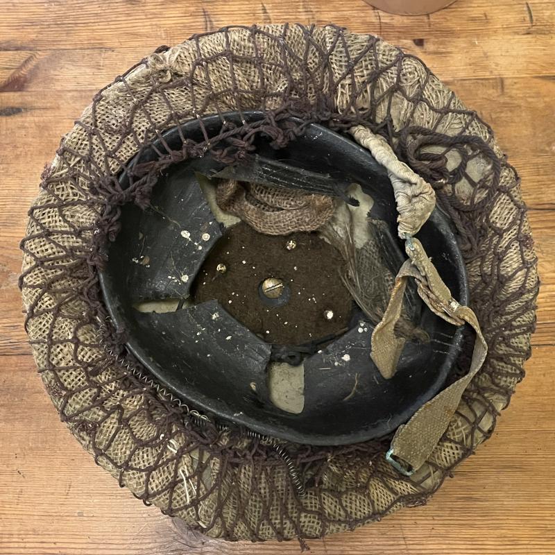 WW2 NORTH AFRICA / ITALY TOMMY HELMET C/W SACKING COVER & NET - S.A.